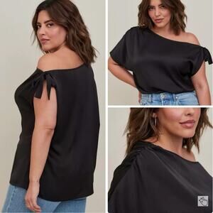 TORRID Satin One Shoulder Blouse Size 4/4X/26